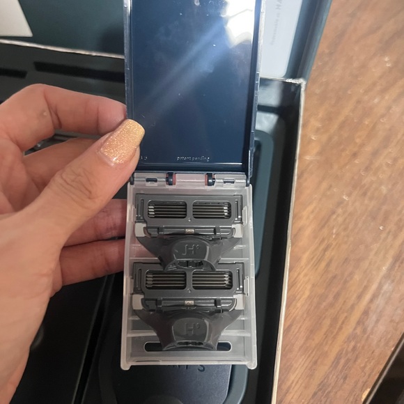 Harry's Men’s Razor Set Gift Box - Picture 4 of 5